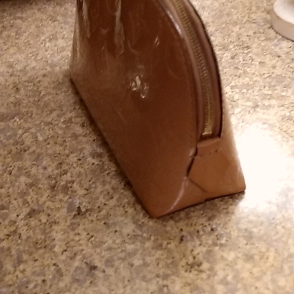 Louis Vuitton Vernis Cosmetic Pouch - Picture 12 of 12